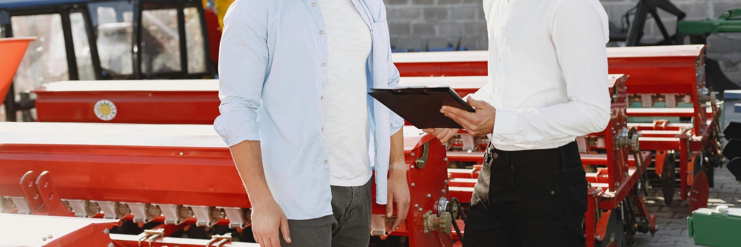 B2B panoramic banner — projects, renewals, and service flow