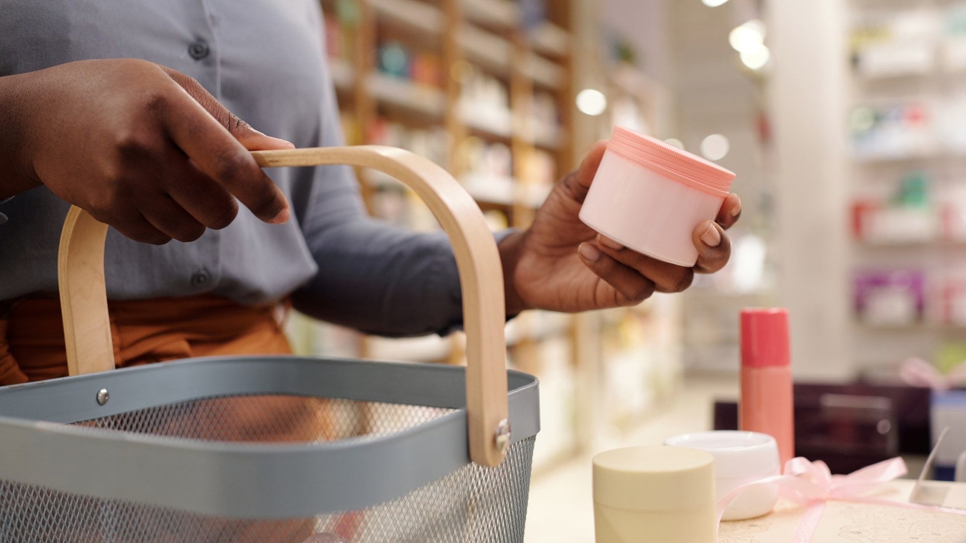 Analytics and segmentation view for consumer brand leaders